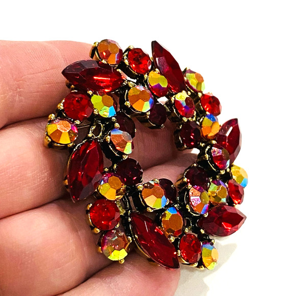 Vintage Look Wreath Brooch Pendant Red Glass Rhinestones Pin Stacked Dimensional - Picture 6 of 8